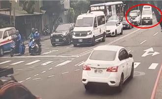 新北救護車載病患跨越雙黃線超車   擦撞箱型車尾幸無人傷