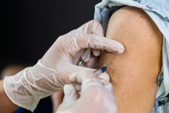 3年打217次新冠疫苗！德男意外0副作用、免疫系統正常