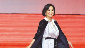 林青霞比基尼照被挖 素顏頂短髮曝古銅色肌膚