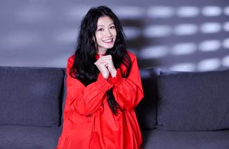 李千娜產前解放內在美 39歲少女身材洩深長事業線