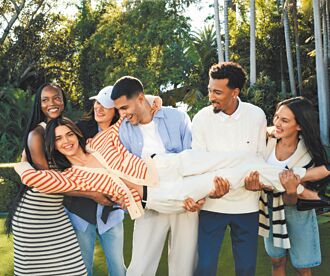 坎达儿珍娜青春演绎学院风