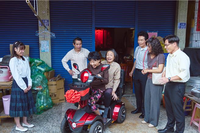 柯淑勤与女儿杜蕾在大爱《在光里的人》也演一对母女。（大爱电视提供）