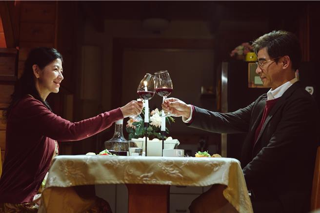 陈明真与翁家明饰演夫妻。（大爱电视提供）