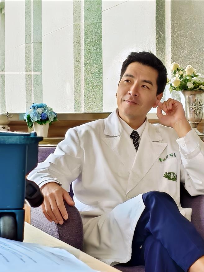 王传一饰演「叶明宪医生」。（大爱电视提供）