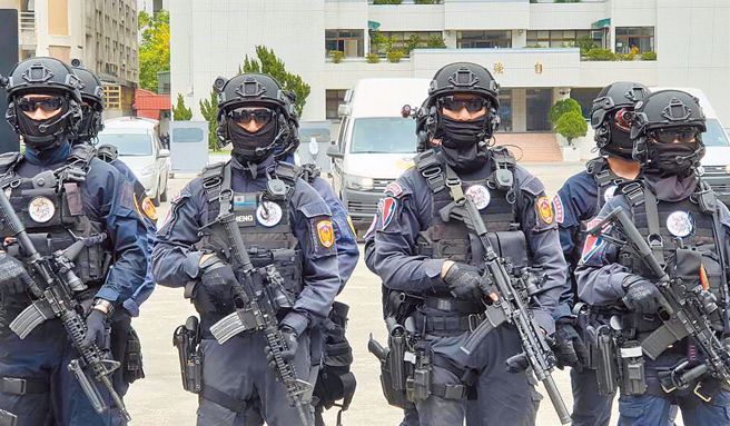 一名名就读中央警察大学的网友表示，他听从公职父母的建议、放弃能上顶大念法律系的机会，如今回顾相当悔恨：「父母的观念，或许会决定你一生的高低」。（图仅示意 / 中时资料照）