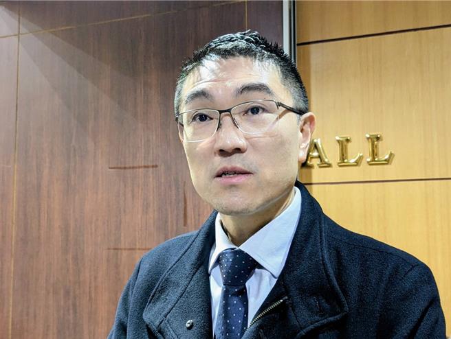 基隆市长谢国梁6日受访时表示，基隆城际转运站有许多不合常理的地方，市府会持续对社会大眾说明。（张志康摄）