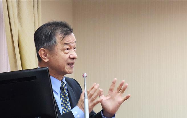 針對5日大陸政府工作報告涉台內容中刪除「和平統一」用詞，陸委會主委邱太三6日回應，不能只看一次用詞來判斷。（吳泓勳攝）