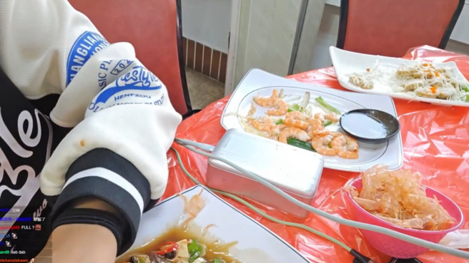 企鹅妹点三道海鲜料理只要650元。（图／企鹅妹Twitch）