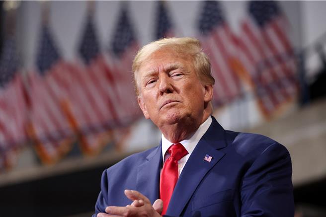 美国总统初选投票的许多共和党人指出，移民是他们首要关注的问题，非法移民应该被驱逐出境，而这正是美前总统川普的竞选承诺。（路透社）