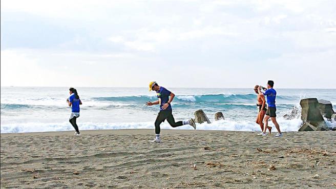 花莲太平洋浪花半程马拉松9日开跑，届时台11线9K至19K将配合活动时间採分段管制，提醒用路人可先规画行程避开交管。（花莲县体育会提供／罗亦晽花莲传真）