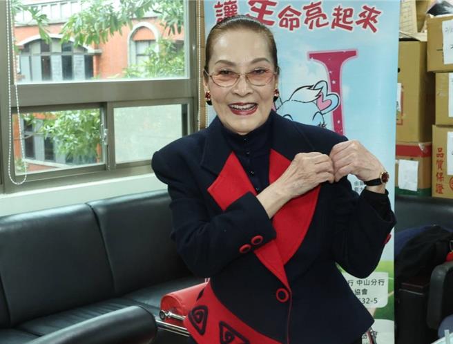 80岁资深艺人忆如现身台湾优质生命协会的关怀活动。（粘耿豪摄）