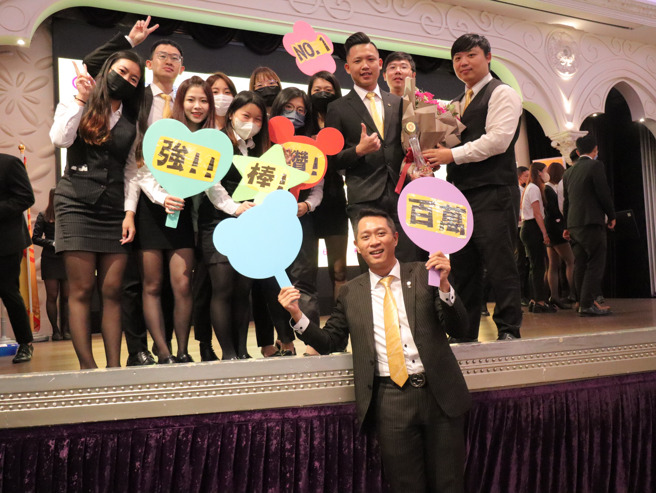 
陈赞升认为，永庆加盟体系的联卖制度和科技工具有效帮助业绩推升，是别的品牌比不上的。图片来源：永庆房产集团
