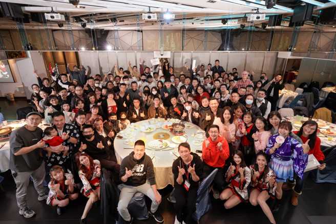 
陈赞升提供伙伴们优渥的福利，更爱屋及乌，照顾伙伴家庭，激励大家创造高绩效。图片来源：永庆房产集团
