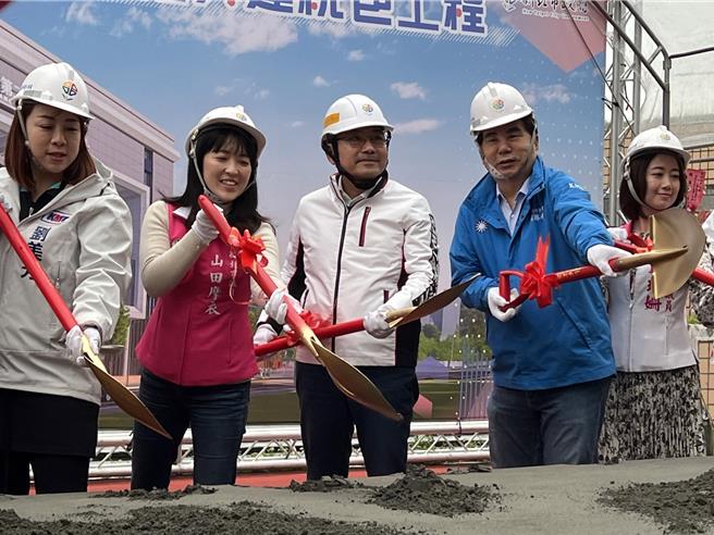 板桥第二国民运动中心今举行开工动土典礼。（王扬杰摄）