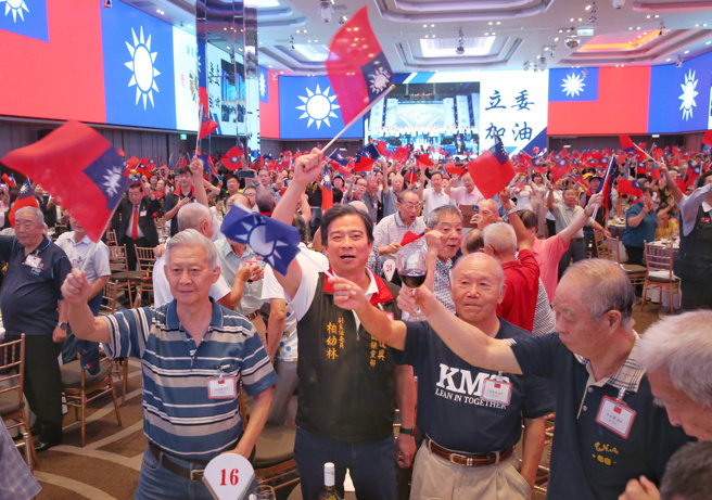 圖為去年9月國民黨主席朱立倫出席黃復興黨部慶祝九三軍人節退役勳舊袍澤聯誼餐會畫面。（資料照/王英豪攝）