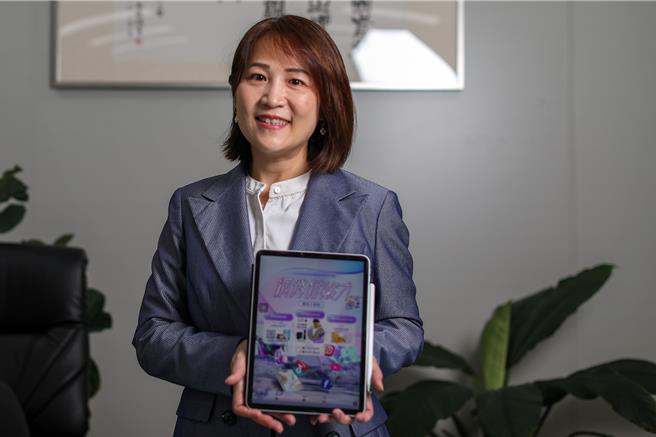 新竹县政府教育局长杨郡慈指青年节活动推出「媒体新识力 养成三部曲」活动，已建置「媒体新识力」主题网站。（罗浚滨摄）