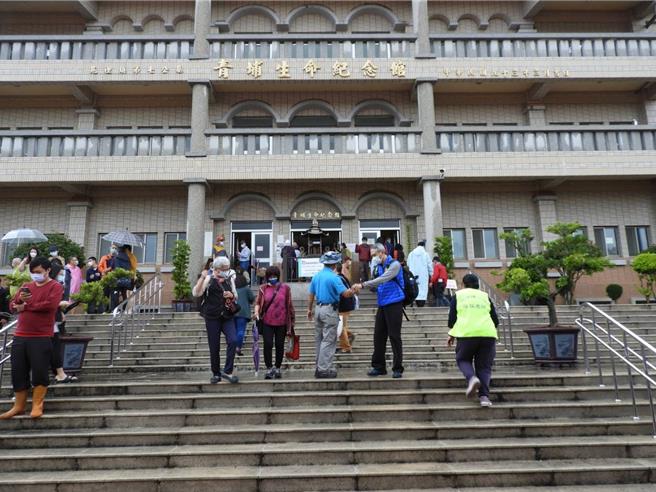 苗栗县苑里镇春季法会将在3月30日举行，镇公所去年起推动金银纸焚烧减量，减少将近4成，今年将持续推动环境友善法会措施。（镇公所提供／李京升苗栗传真）