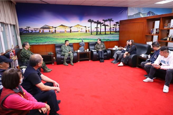 陆军即将实施海上射击演训，却未知会乡公所，乡长何礼臺表达不满，军方今派员沟通。（新城乡公所提供／王志伟花莲传真）