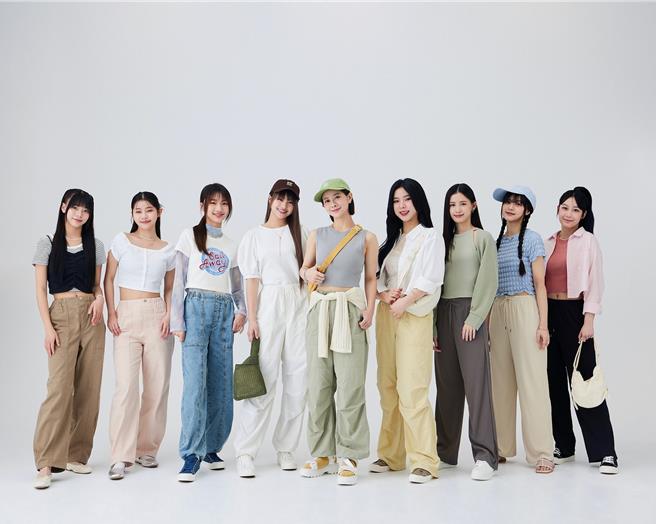 GU邀请女团「GENBLUE幻蓝小熊」抢先穿上「PULL ON PANTS美型轻便裤系列」，顏色活泼且价格亲民。（GU提供／朱世凯台北传真）