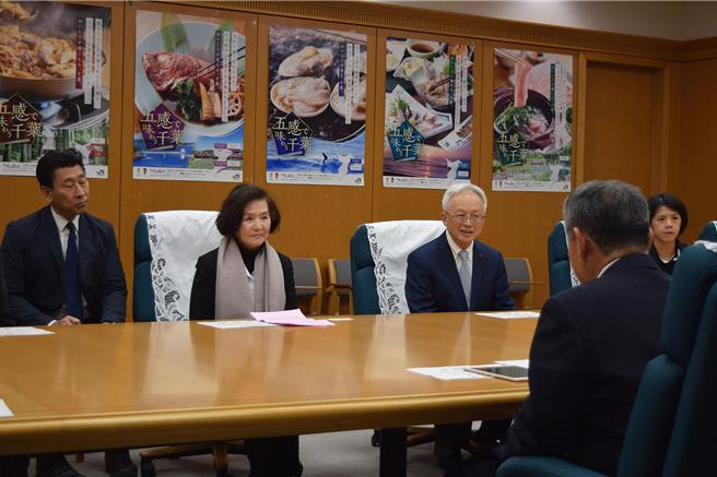 宜蘭縣長林姿妙（左二）5日傍晚前往千葉縣政府展開城市交流，林姿妙邀請千葉縣政府至宜蘭縣參訪，也期盼兩縣市有更多合作交流機會。（宜蘭縣政府提供／李忠一宜蘭傳真）