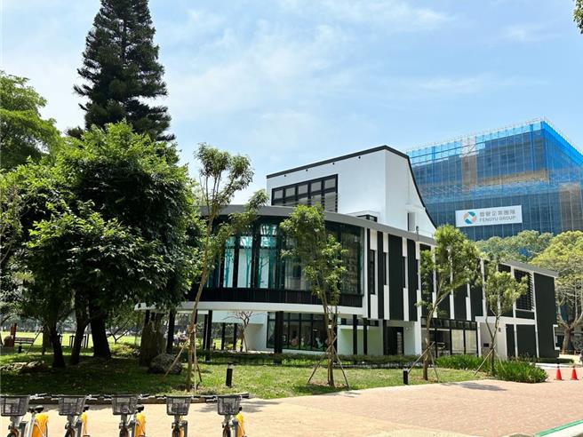 林口区李科永纪念图书馆成为新兴文化节点，亦是土地复合使用的另一面向。（新北市政府提供／吕健豪新北传真）