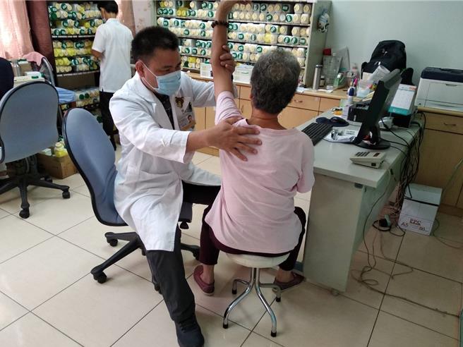 嘉义县整合慈济、奇美2大医院进驻大埔乡，提供媲美小型综合医院的照护服务。（嘉义县政府提供∕吕妍庭嘉义传真）