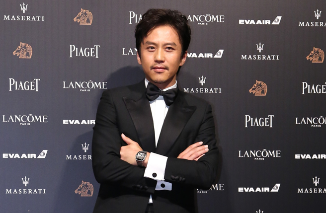 邓超被拍带女儿去游乐场。（图／中时资料照片）