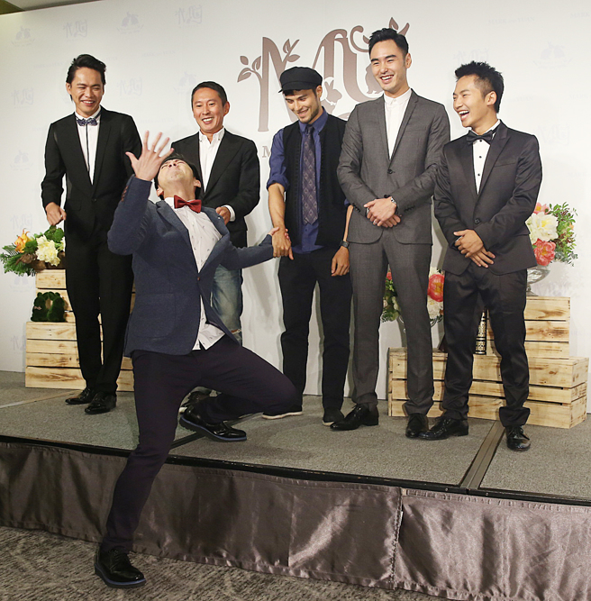 电影《艋舺》黄镫辉（左起）、陈汉典、钮承泽、凤小岳、阮经天、蔡昌宪2014年出席赵又廷与高圆圆的婚宴。（图/中时资料照）