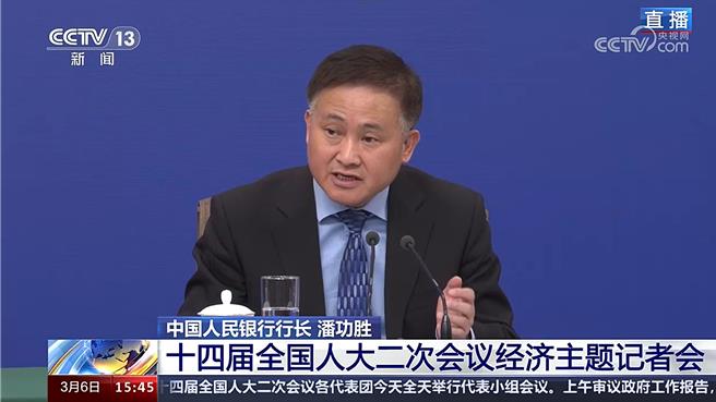 被問到今年貨幣政策如何支持經濟復甦，人行行長潘功勝坦言，後續仍有降準空間。（截自央視）