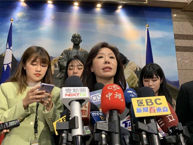 文傳會主委李彥秀在中常會後受訪。（張薷攝）