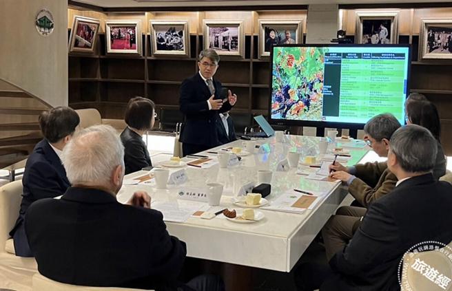 實踐大學郭壽旺副校長說明雲朗學院學程內容。(雲朗觀光集團提供)