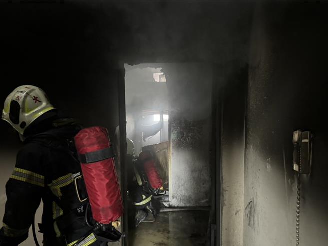 台东透天厝惊传火警，疑似充电中的蓝牙耳机酿祸。（读者提供／萧嘉蕙台东传真）