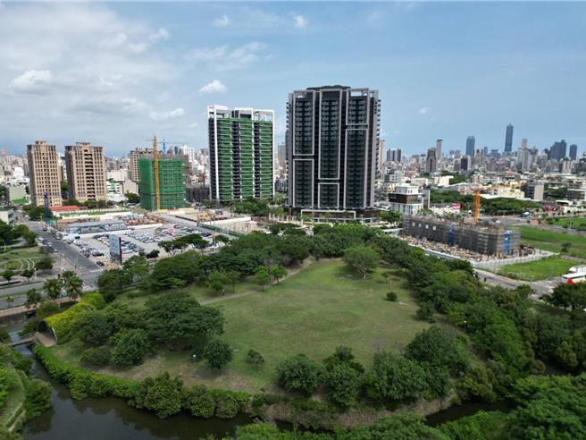 信義房屋專家預估，高雄市交易量今年愈趨回穩，購屋總價則有提升趨勢。（信義房屋提供）