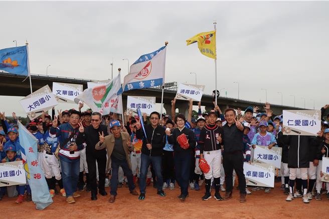 學生棒球聯賽開幕。（苗栗縣政府提供／李京昇苗栗傳真）