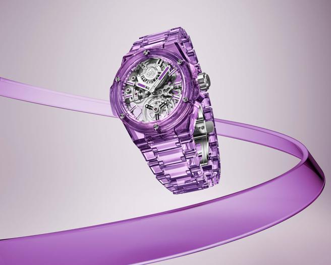藍寶石水晶技術領先表壇的宇舶表，在今年一開春推出一款Big Bang Integrated紫色藍寶石陀飛輪腕表，表殼與表帶皆採用藍寶石水晶，1697萬5000元，限量10只。（HUBLOT提供）