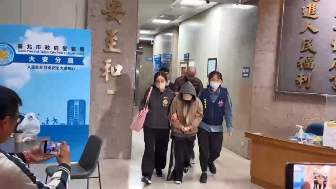 警方將女科員與男友送辦。（翻攝畫面）