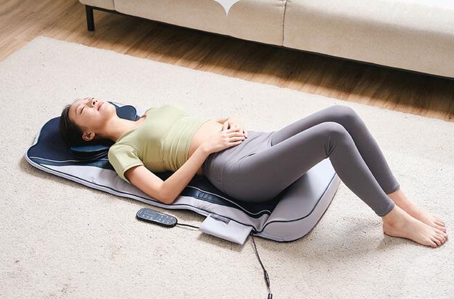 SOGOplus「38女神節輝葉ZeroBack 0脊限溫感按摩墊」原價8800元、特價7680元。（SOGO提供）