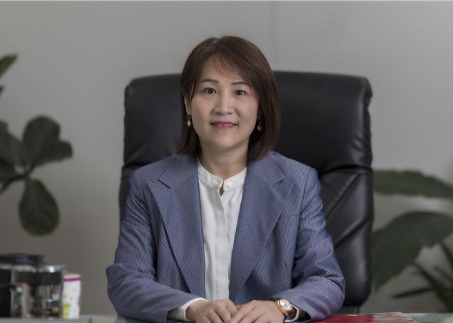 新竹縣政府教育局長楊郡慈指出，6日公告新竹縣營養午餐禁用咖哩粉及辣椒粉。（羅浚濱攝）