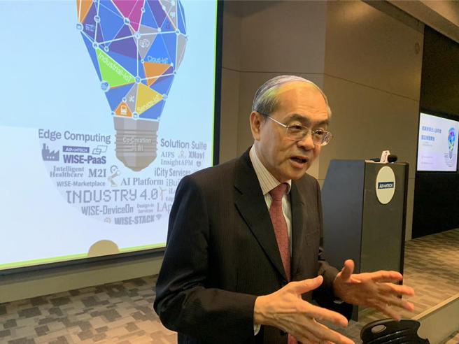 研华6日召开法说，董事长刘克振看好边缘AI将在两年内迎来大成长。图／陈昱光