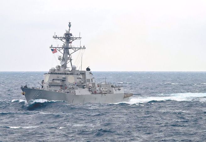 美国海军第七舰队今年1月曾派遣神盾级驱逐舰芬恩号穿越台湾海峡，表明美国致力维护所有国家的航行自由。（图 / 取自美国海军官网）