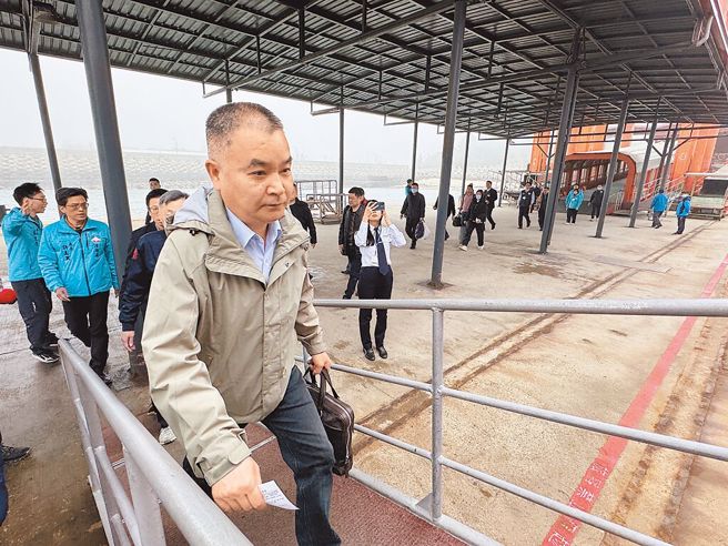 陸船翻覆事件協商破局，陸方代表泉州台辦副主任李朝暉5日下午率協商代表與家屬搭乘小三通船班返廈門。（中時資料照／于家麒攝）