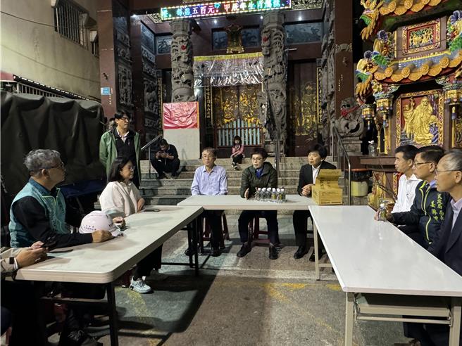 台南市政府晚间在五妃街的玄良亭开设临时指挥所。（曹婷婷摄）