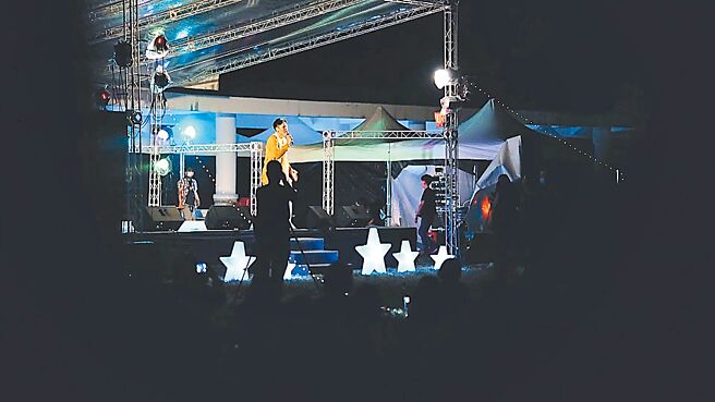 台東縣得天獨厚的地理環境利於觀星，台東縣政府連續6年舉辦台東最美星空系列活動，並具體實踐環保永續，獲得國內外獎項肯定，近期再奪「2023年亞洲設計大獎」銀獎、「GOV設計大獎銀獎」及「WILD全球設計獎」。（台東縣政府提供／蕭嘉蕙台東傳真）