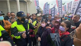 「拒當臭雞屎村民！」 漢寶村300人彰縣府前抗議遊行