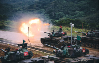 陸軍裝甲584旅聯兵1營鑑測 火炮齊發超壯觀