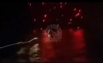 影》俄罗斯舰艇兵的绝望反击 拚命开枪也拦不住乌军神风快艇  