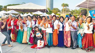 高雄米迦勒聚樂部 長輩成雙舞出活力