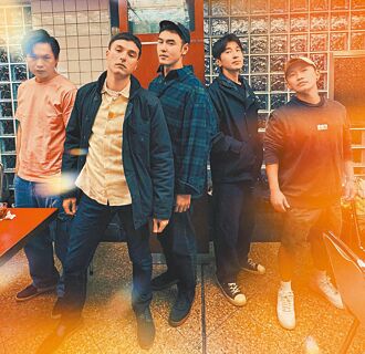 趙又廷太子幫合體 鳳小岳騎機車趕場