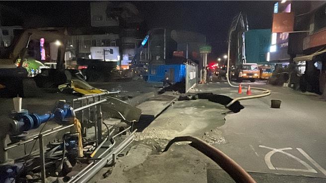 台南天坑案持續搶救中，目前已灌漿30車240方混凝土。（寶智華攝）