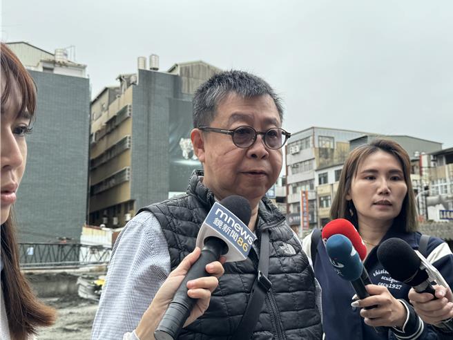 皇龙建设公司副总杨杰人出面说明。（曹婷婷摄）